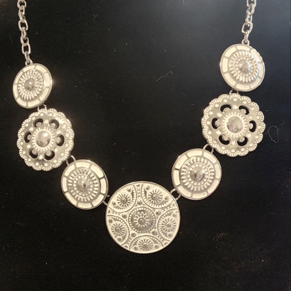 Enamel white, silvertone, disc necklace. Adjustable